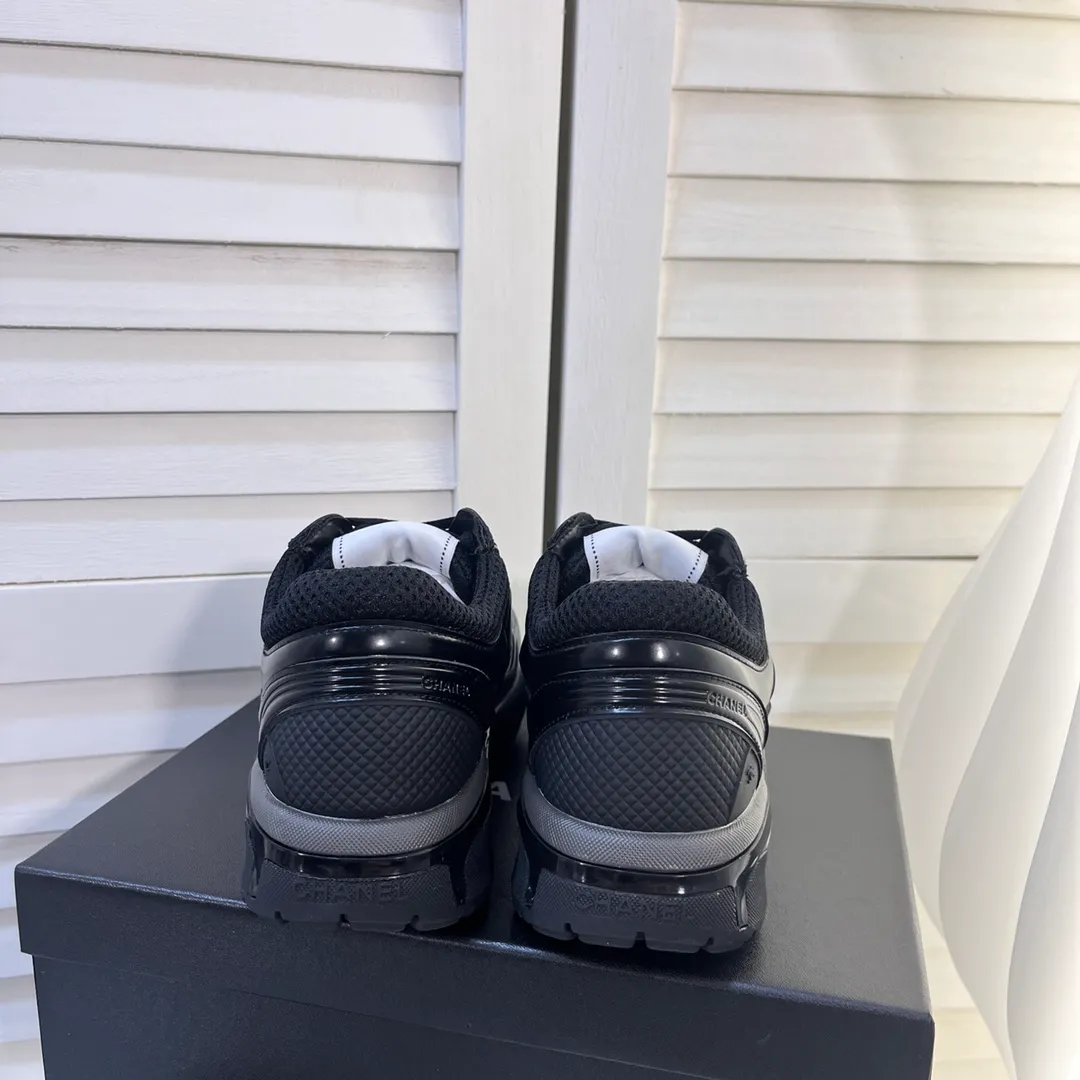 👟👟Ex-factory price 640👟👟 Latest 5 colors! Super pretty! 2023 super popular Chanel Chanel 23C King of Horns series casual sports shoes, incomparably beautiful and easy to wear, absolute fairy style, very light, super soft inside, super comfortable, breathable upper design, high-end color matching, versatile, must-have model of the year, upper: cowhide and cloth stitching, original craftsmanship, lining: breathable mesh, original foam combination outsole, size: 35-45